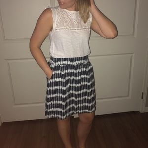 ‼️CLOSET CLEAN OUT- LOFT PULL ON SKIRT- White & Navy